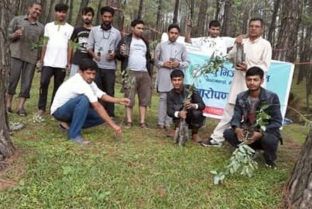 Volunteers planting trees in Bhaktapur